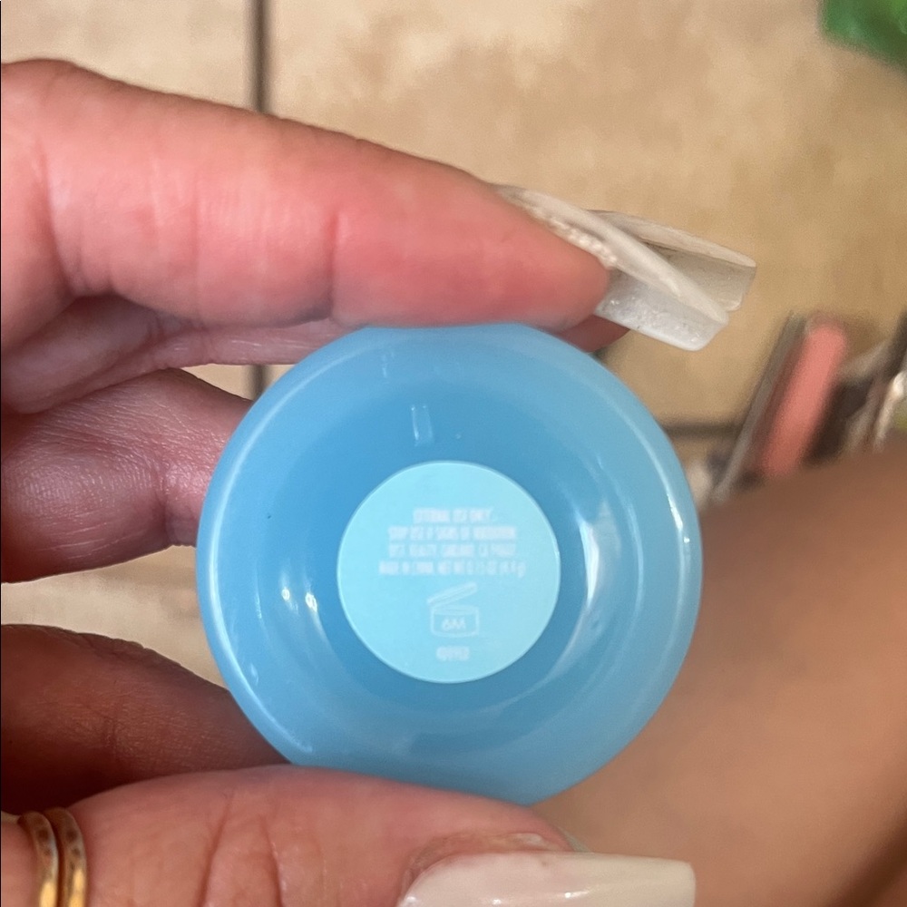 e.l.f. Skin Blue Container - Picture 3 of 4